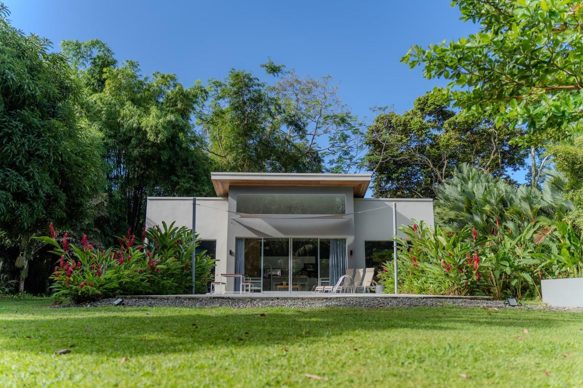 Lilan Nature, Modern House N°1, Private Swimming Pool. Cahuita Esterno foto